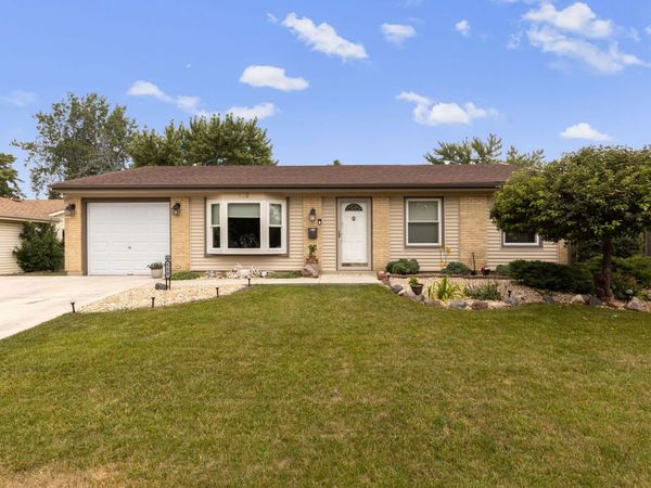 113 David Drive , Streamwood, IL 60107