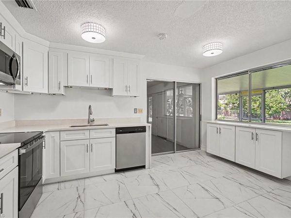 638 NE 15th CT , CAPE CORAL, FL 33909