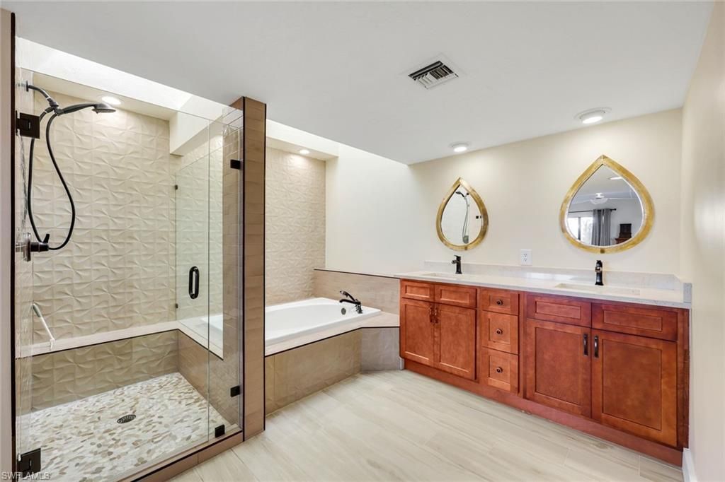 529 Bay Villas Ln, Naples, FL 34108 Photo