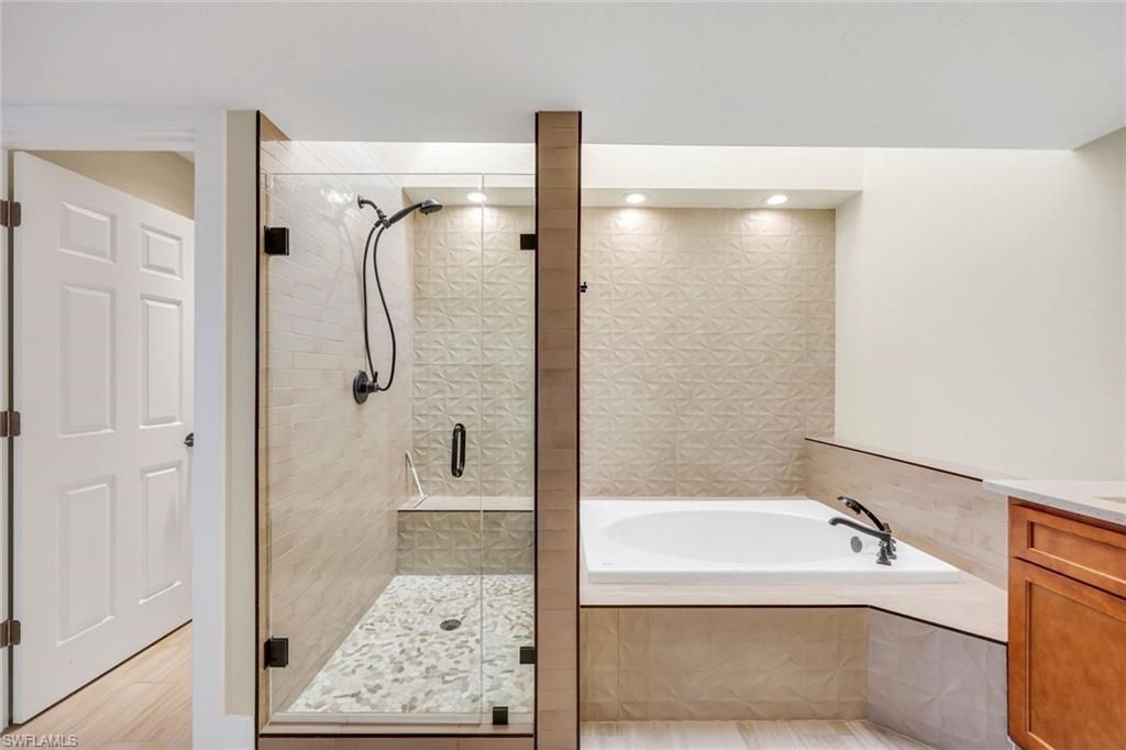 529 Bay Villas Ln, Naples, FL 34108 Photo