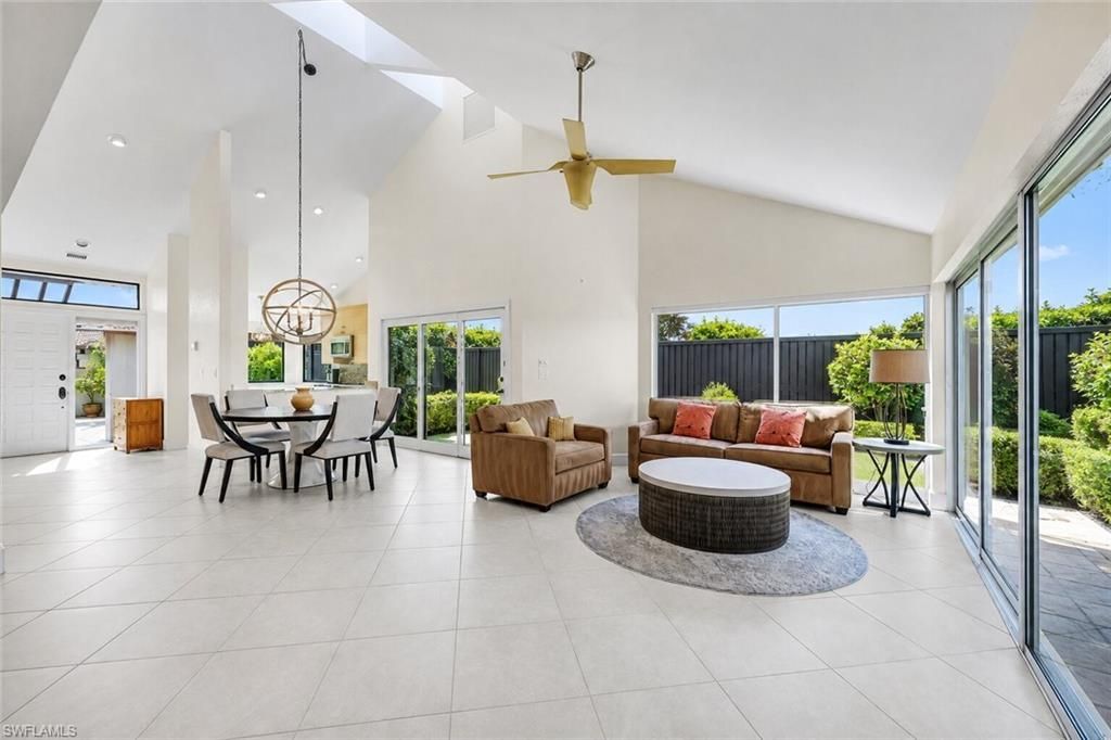 529 Bay Villas Ln, Naples, FL 34108 Photo