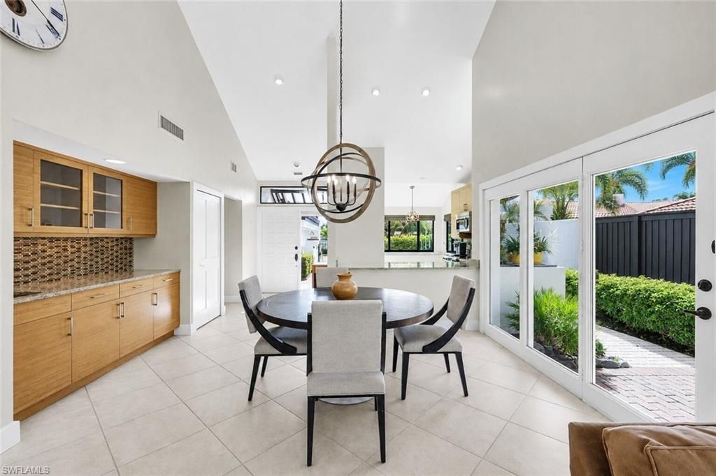 529 Bay Villas Ln, Naples, FL 34108 Photo