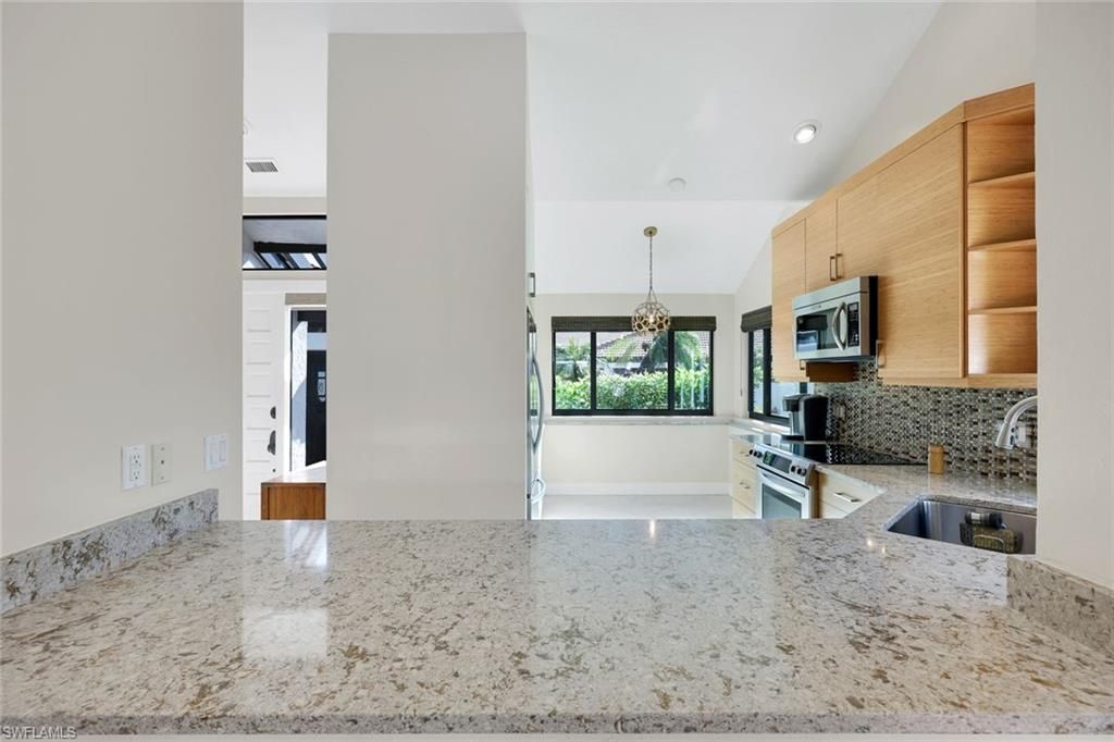 529 Bay Villas Ln, Naples, FL 34108 Photo