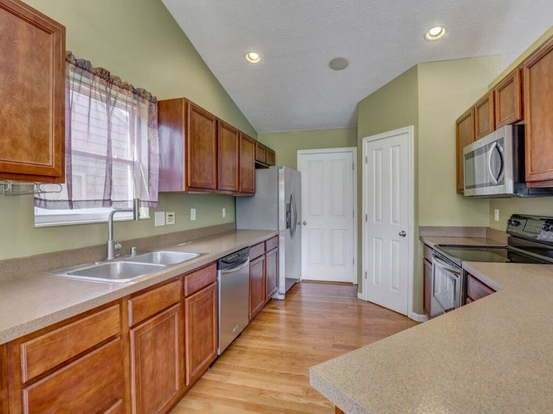 9370 Lago Mar Court, Florence, KY 41042 Photo 6