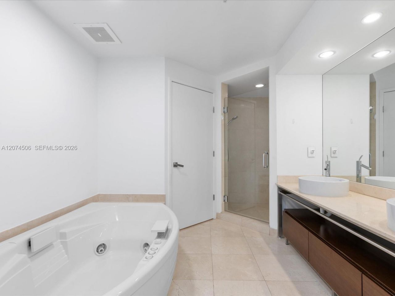 16275 Collins Ave , Unit 1804, Sunny Isles Beach, FL 33160 Photo