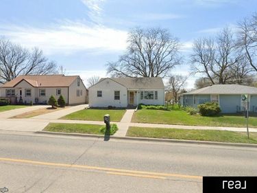 5211 Pioneers Boulevard, Lincoln, NE 68506