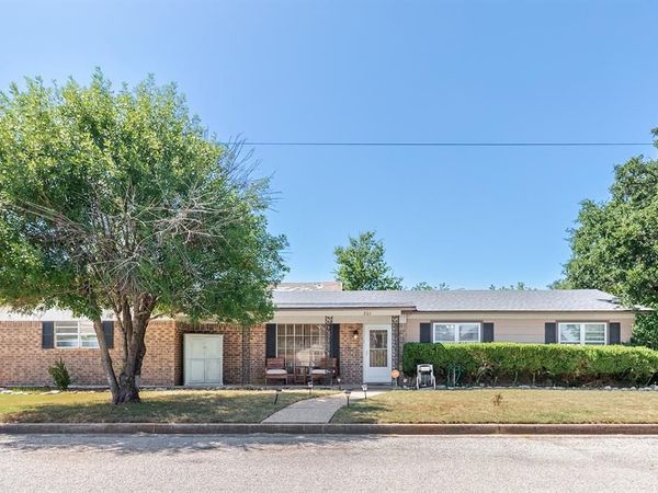 301 W 7th Street, Brady, TX 76825