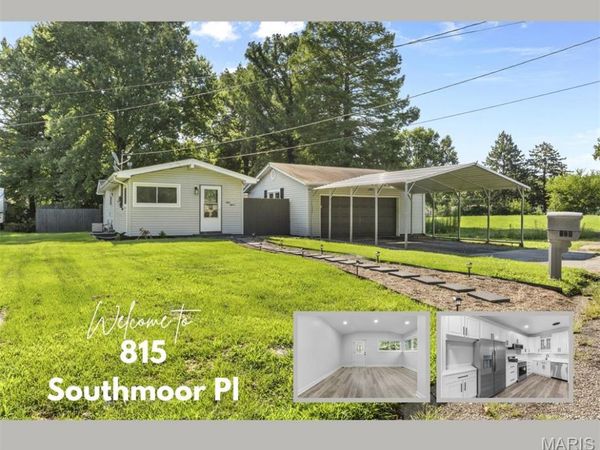 815 Southmoor Place, Godfrey, IL 62035