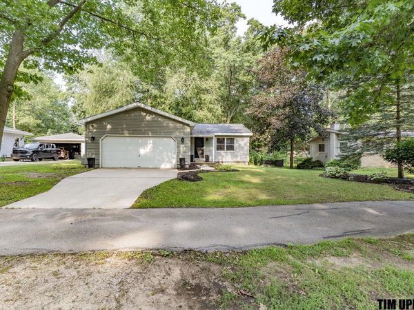 16661 152nd Avenue, Spring Lake, MI 49456
