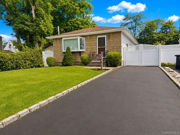 4 Westwood Avenue , Deer Park, NY 11729