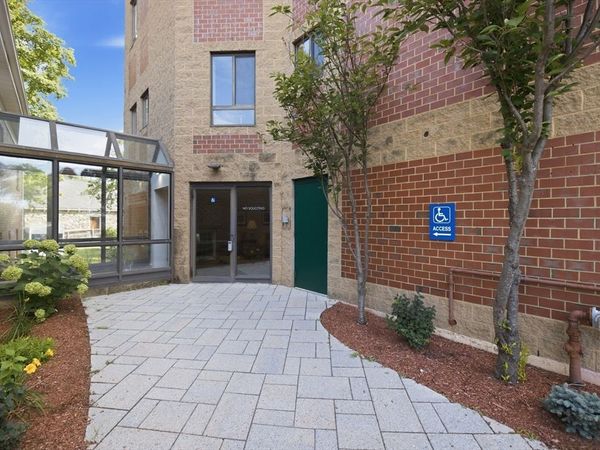 63 Shore Rd, Unit 32, Winchester, MA 01890