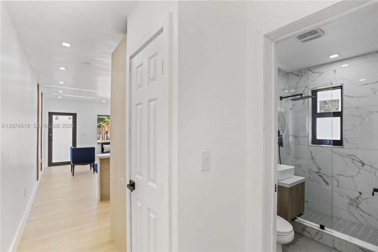 1040 NW 35th St , Unit 1042, Miami, FL 33127 Photo