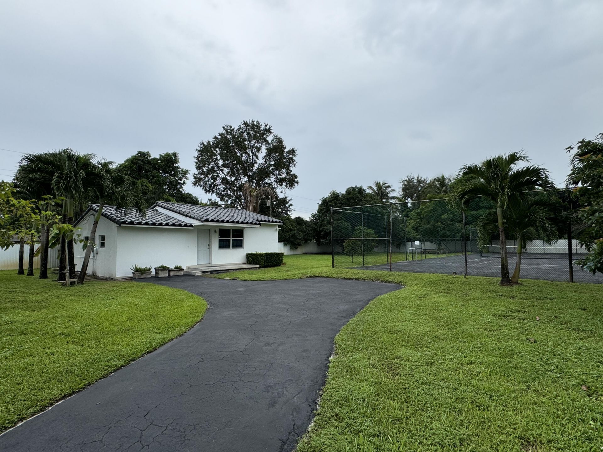 88 NE 154th Street, Miami, FL 33162 Photo