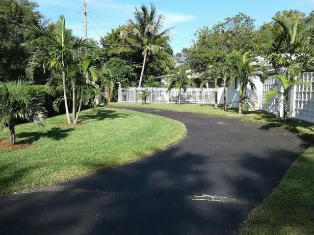 88 NE 154th Street, Miami, FL 33162 Photo