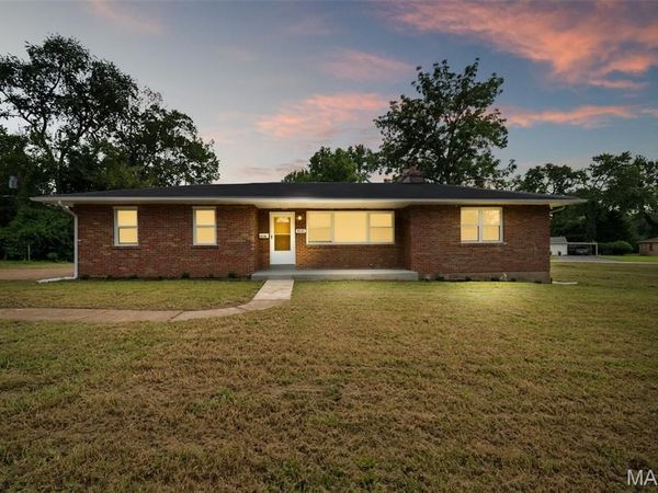8142 January Avenue , Berkeley, MO 63134