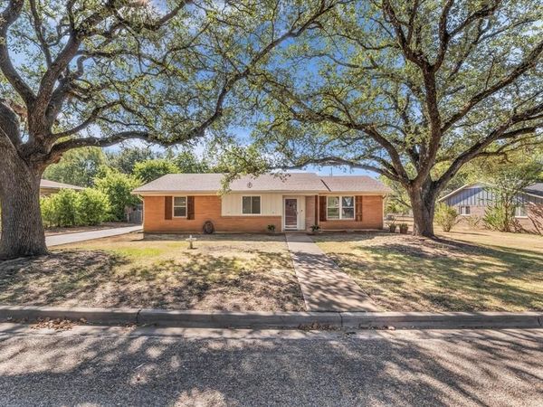 206 Randy Drive, Woodway, TX 76712