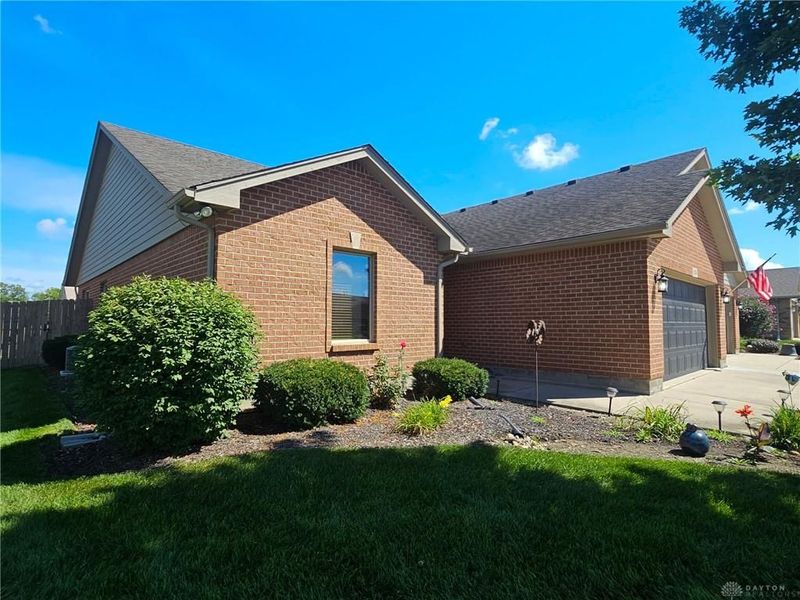119 Burgundy Drive, Englewood, OH 45322 Photo 2