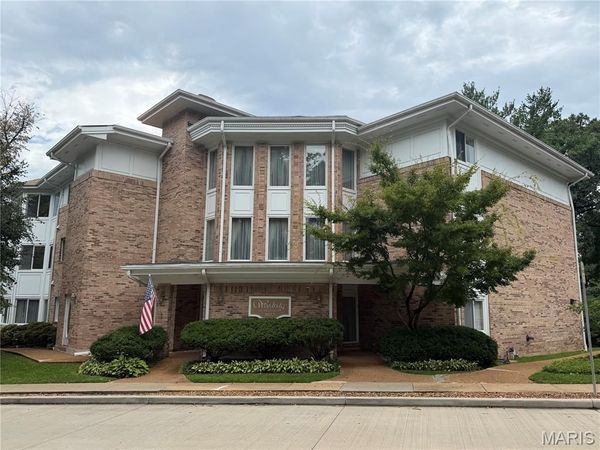 11920 Old Ballas Road, Unit 101, Creve Coeur, MO 63141