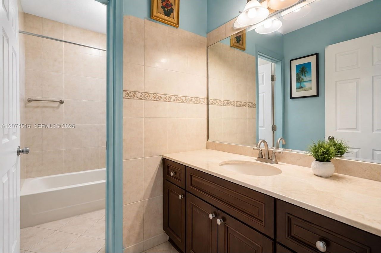 102 NE 206th Ter, Miami Gardens, FL 33179 Photo