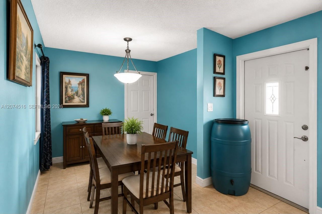 102 NE 206th Ter, Miami Gardens, FL 33179 Photo