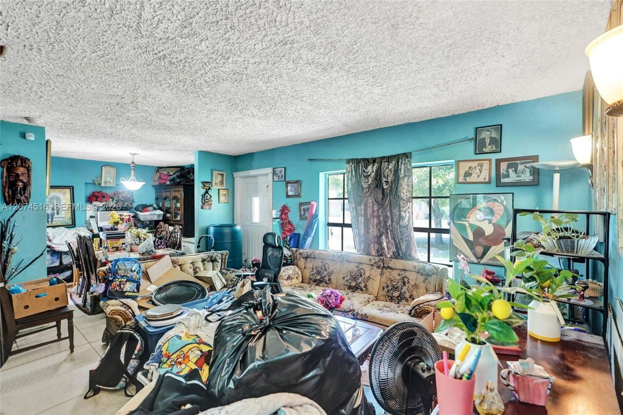 102 NE 206th Ter, Miami Gardens, FL 33179 Photo