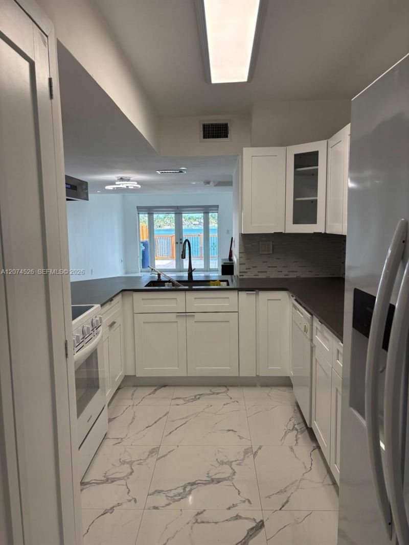 12400 NW 11th Ln, Unit 2101, Miami, FL 33182 Photo