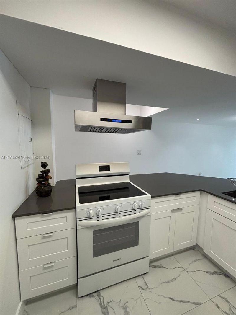 12400 NW 11th Ln, Unit 2101, Miami, FL 33182 Photo