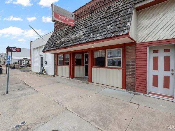 119 W Yoakum Avenue , Chaffee, MO 63740