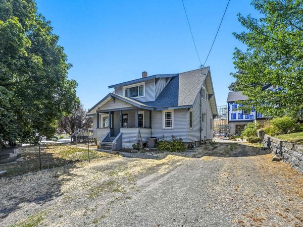 804 S Hillcrest Dr., Colfax, WA 99111