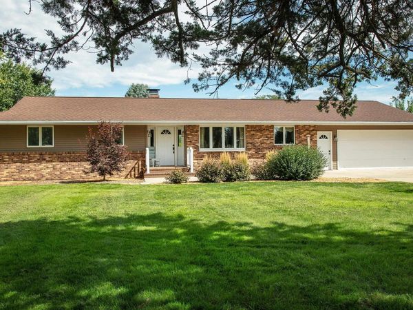 901 10Th Avenue, Ackley, IA 50601