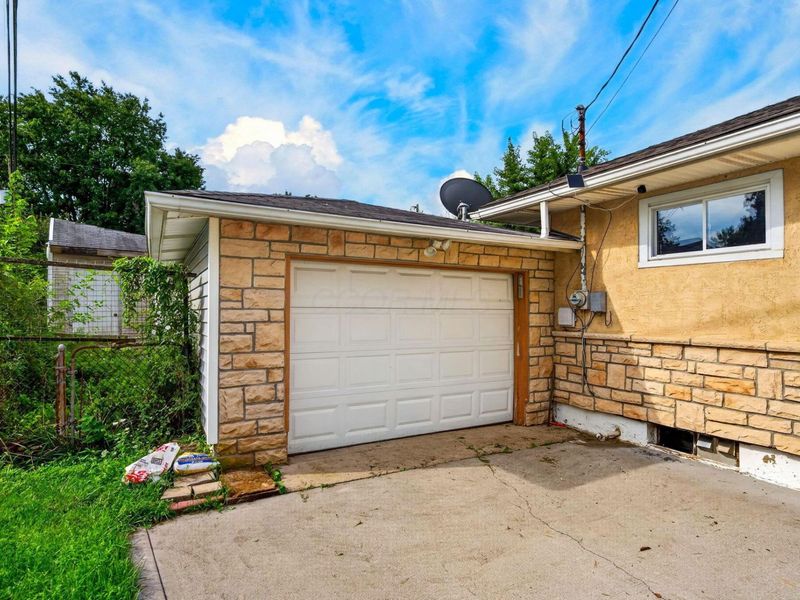 4479 Amesbury Road, Columbus, OH 43227 Photo 6