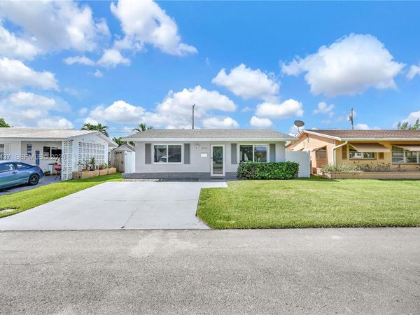 2710 NW 54th St , Tamarac, FL 33309