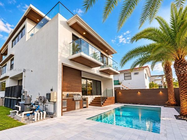 5601 N Ocean Dr, Hollywood, FL 33019