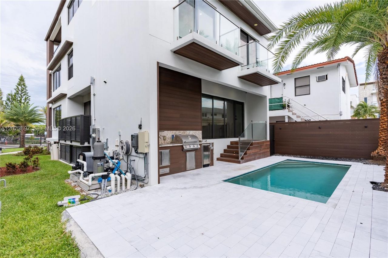 5601 N Ocean Dr , Hollywood, FL 33019 Photo