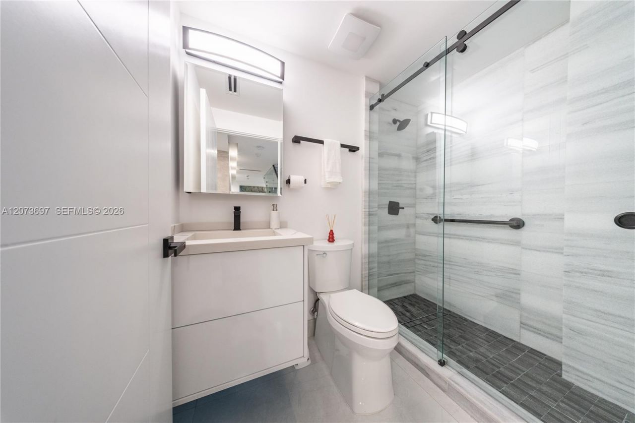 5601 N Ocean Dr , Hollywood, FL 33019 Photo