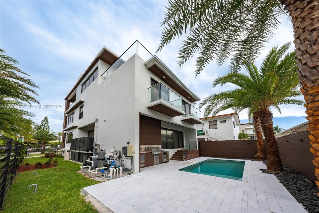 5601 N Ocean Dr , Hollywood, FL 33019 Photo