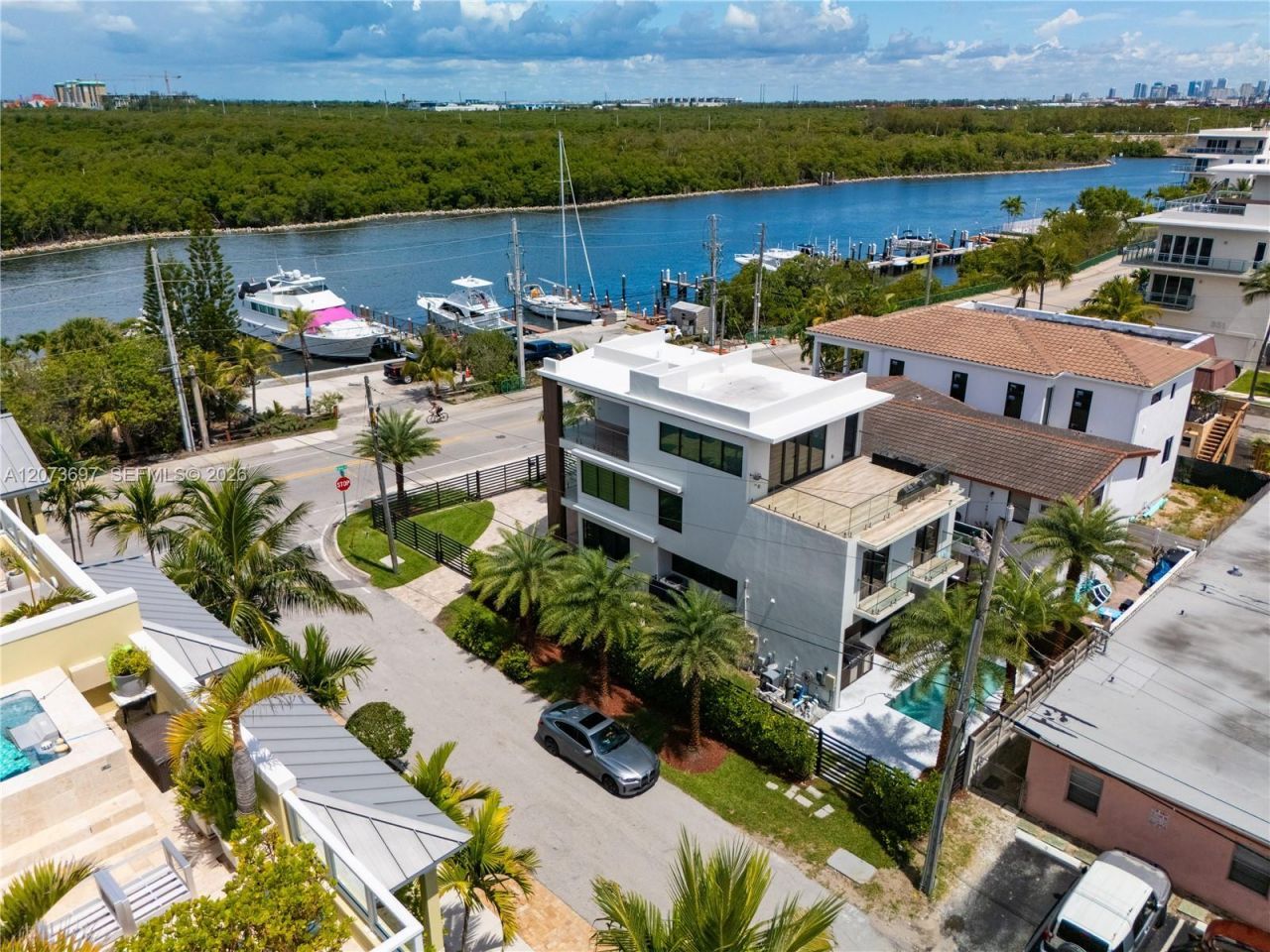 5601 N Ocean Dr , Hollywood, FL 33019 Photo