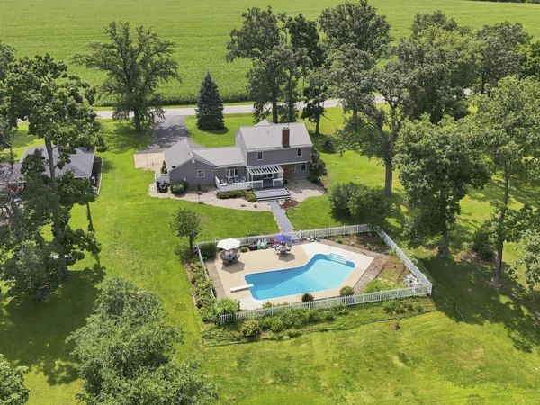 21207 Bluecast Road, Woodburn, IN 46797