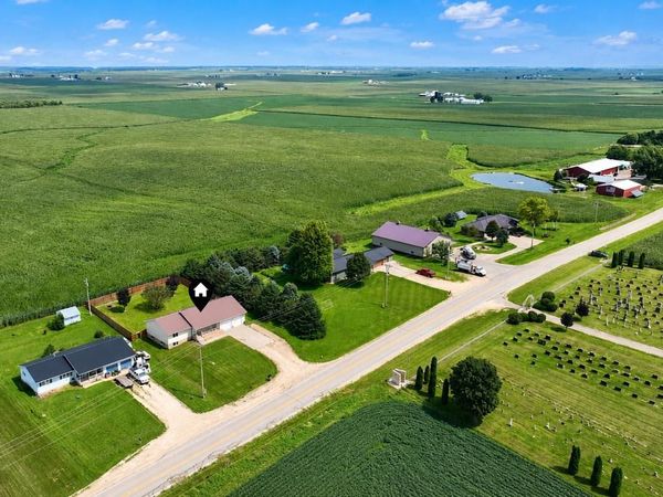3023 160th St. , Dyersville, IA 52040