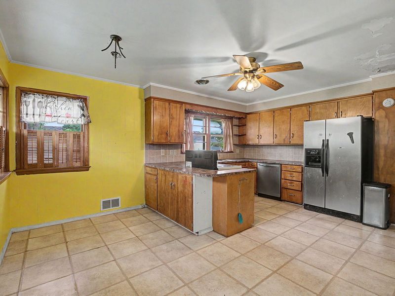 306 E Meeker Avenue, Greenville, OH 45331 Photo 12