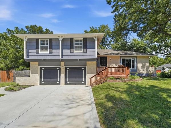 1002 E Willow Drive, Olathe, KS 66061