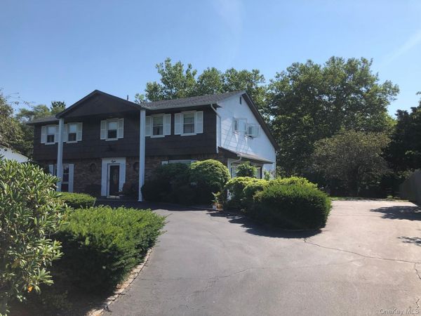 8 Stonehenge Lane, East Northport, NY 11731