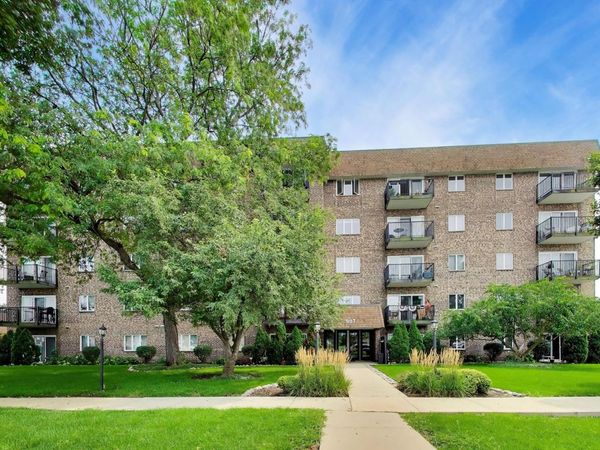 907 Curtiss Street , Unit 404, Downers Grove, IL 60515