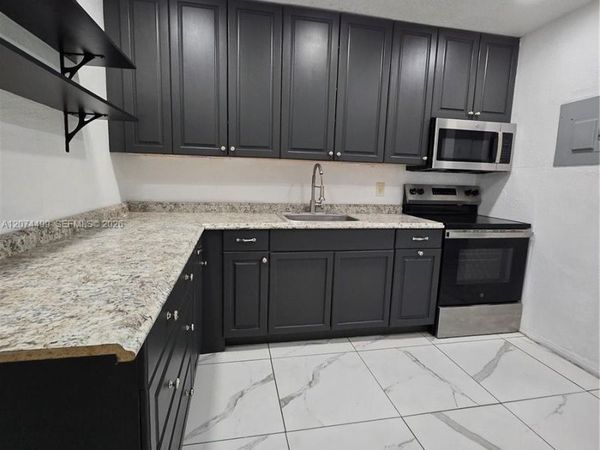 154 NW 14th Way , Unit B, Dania Beach, FL 33004