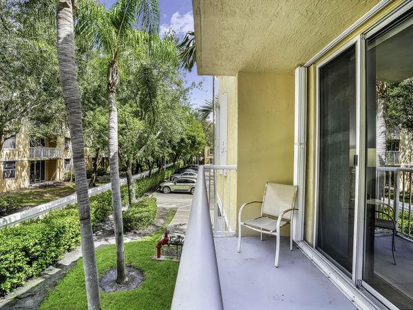 609 E SHERIDAN Street, Unit 208, Dania Beach, FL 33004