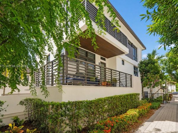8267 NW 48th St, Doral, FL 33166