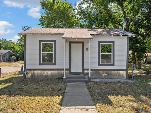 1803 N Fannin Avenue, Cameron, TX 76520