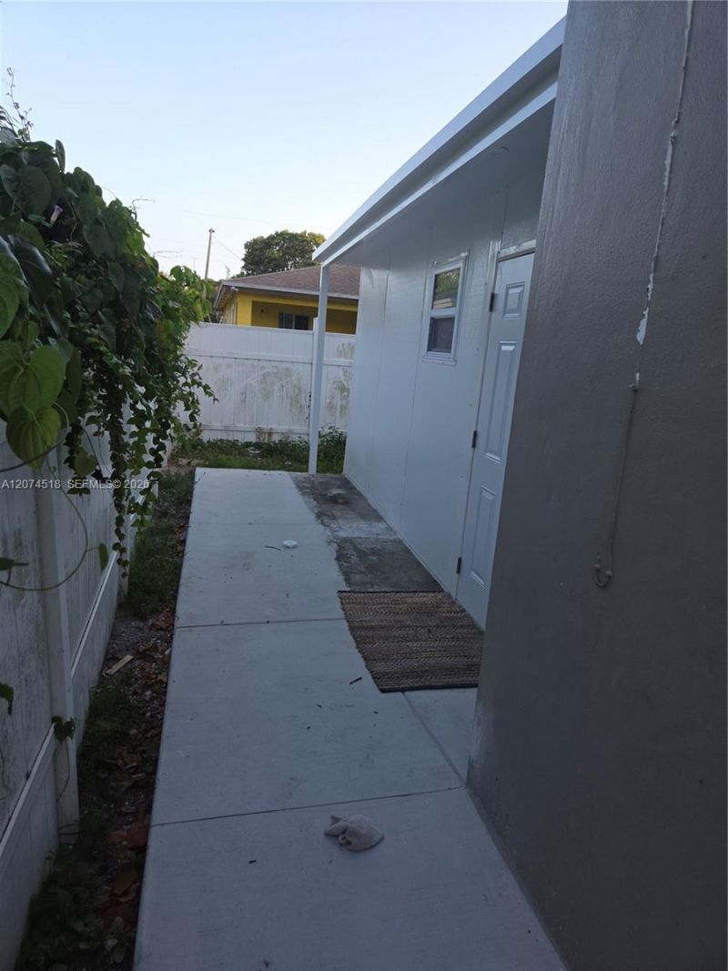 1760 NW 56th St, Unit REAR, Miami, FL 33142 Photo