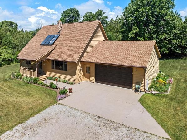 3418 W Twin LANE, Two Rivers, WI 54241