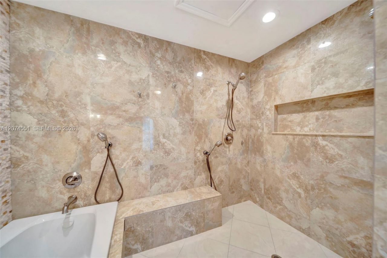 560 W Tropical Way, Plantation, FL 33317 Photo
